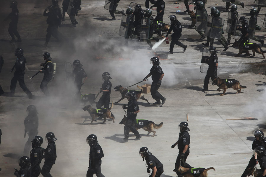 Beijing stages anti-terror drill