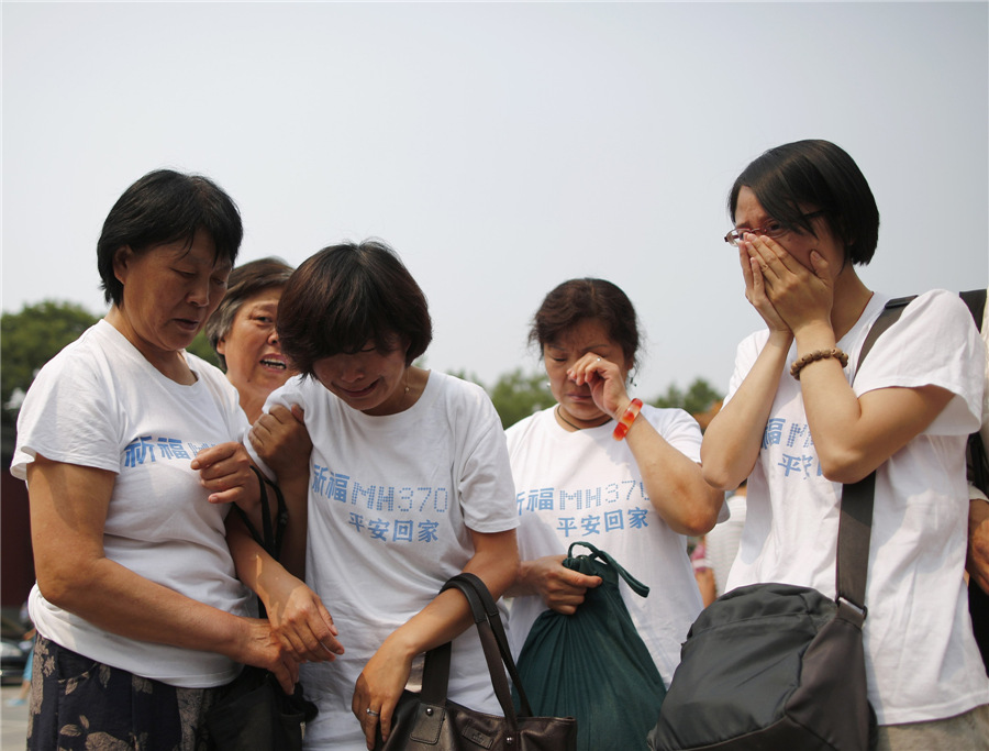 Families pray as missing flight marks 100th day