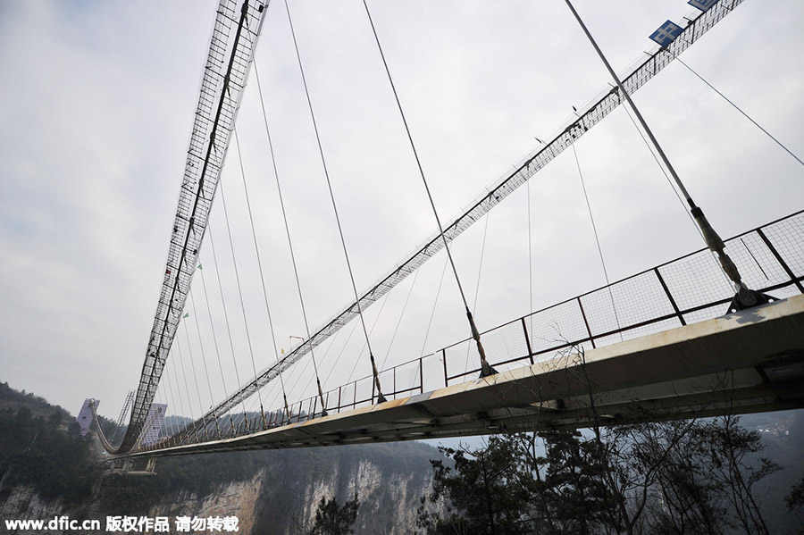 World's highest glass skywalk gets off the ground