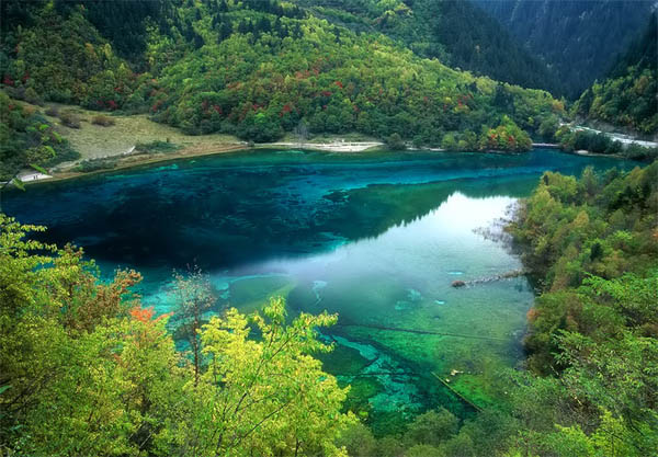 Jiuzhai: Picturesque Fairyland
