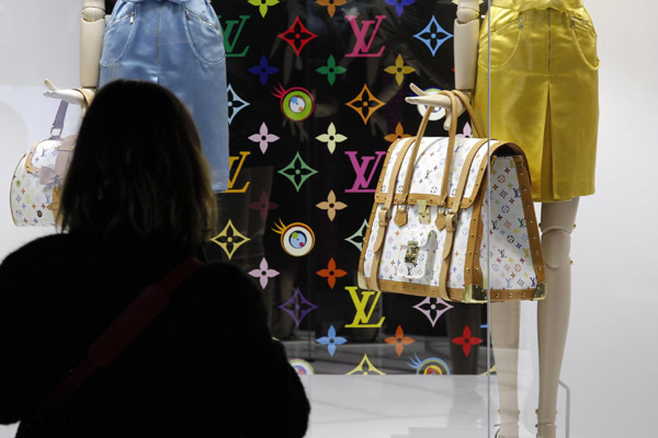 Louis Vuitton / Marc Jacobs - Exhibiting Fashion