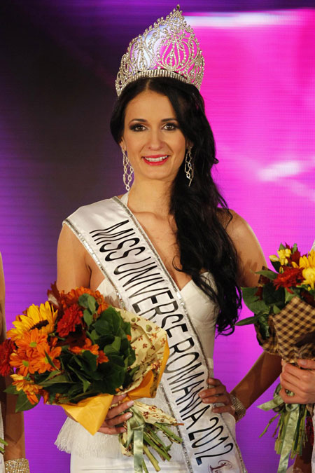 Delia Monica Duca crowns Miss Universe Romania contest