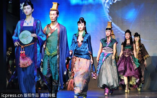 Wuhan Int'l Fashion Week opens