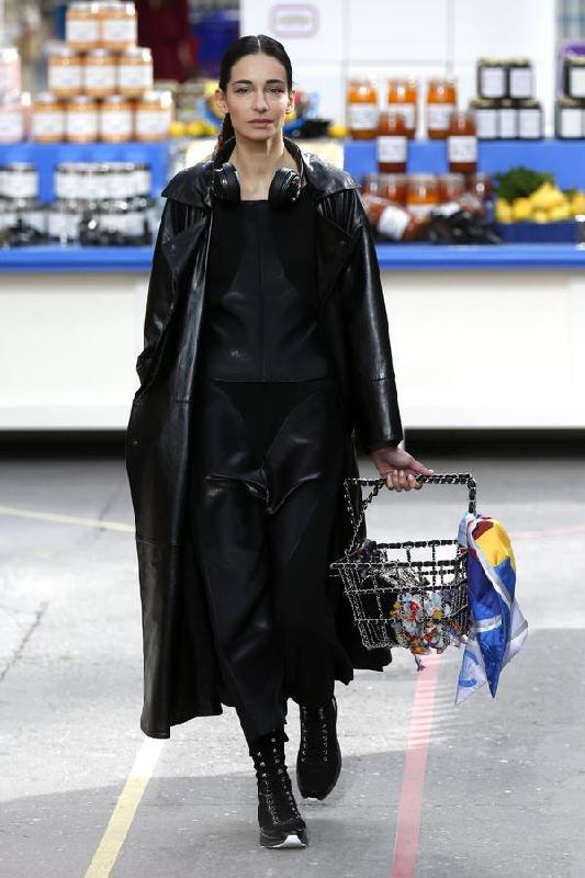 Chanel turns runway into supermarket[4]- Chinadaily.com.cn