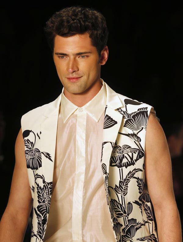 Colcci's Summer 2015 collection at Sao Paulo Fashion Week