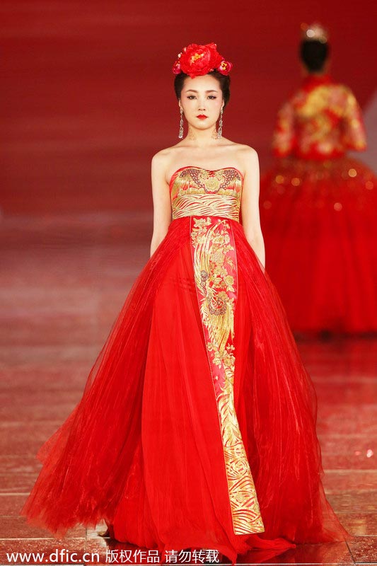 Traditional Chinese wedding dresses presented in Shanghai