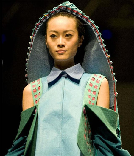 Art graduates create low-carbon fashions