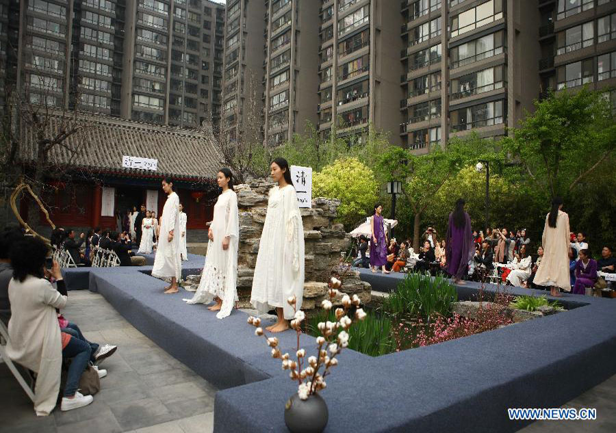 Qing's creations presented in Beijing