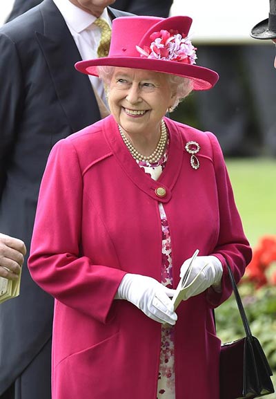 Queen Elizabeth's colorful outfits