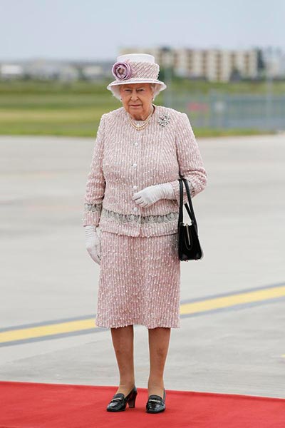 Queen Elizabeth's colorful outfits