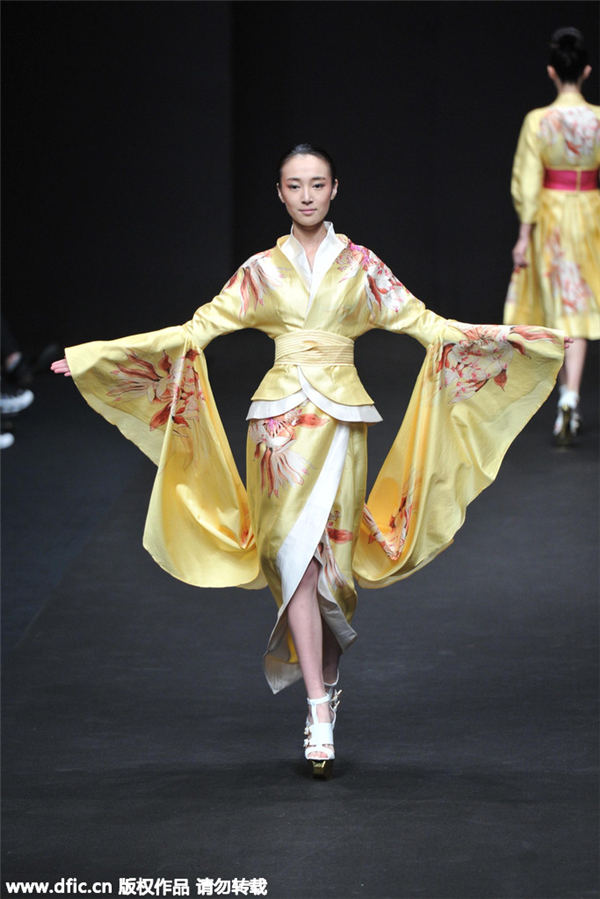 Traditional Chinese elements dazzle at China Fashion Week in Beijing