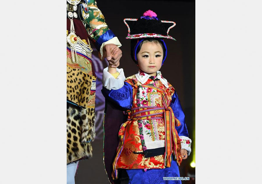 Models present costumes of ethnic groups in Yunnan