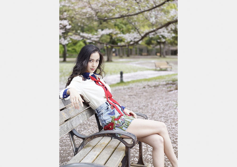 Angelababy releases new fashion photos