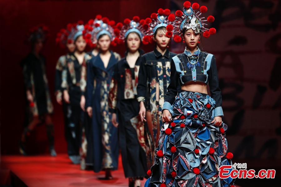Fashion show blends Chinese and Western cultures