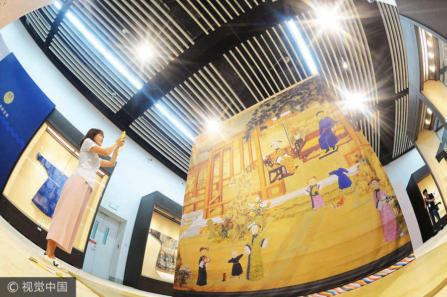 Exhibition offers glimpse into Qing Dynasty fashion in Beijing