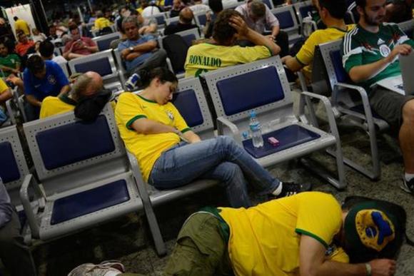 巴西世界杯赶场球迷众生相