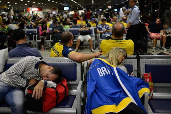 巴西世界杯赶场球迷众生相