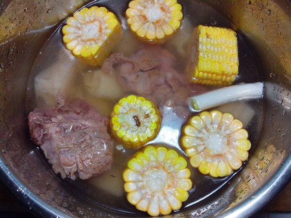 Dazeng's Ready Kitchen -- rib soup with lotus root