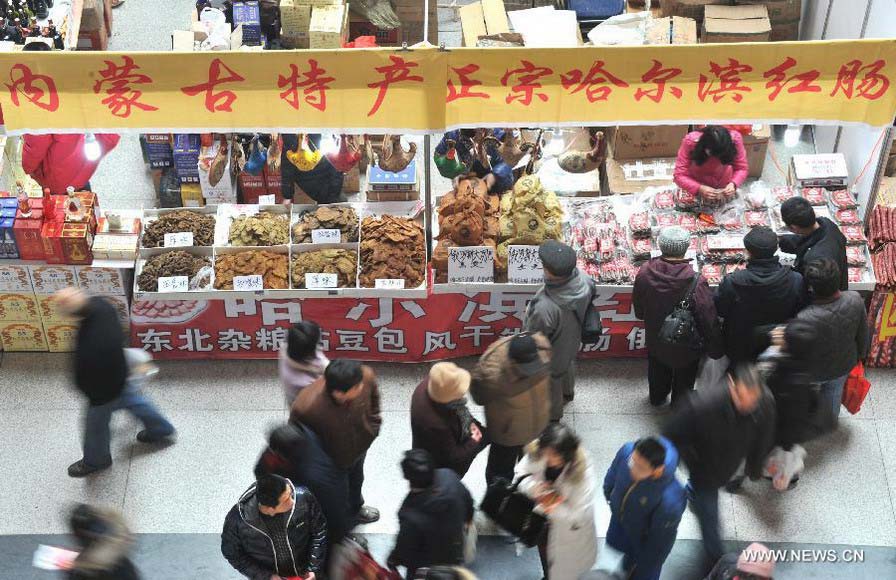 Chinese people prepare for Spring Festival