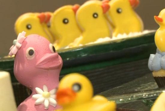 Hong Kong's ducky desserts popular