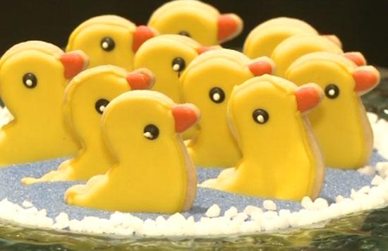 Hong Kong's ducky desserts popular