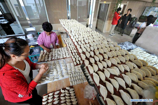 Residents cook dumplings for flood relief workers in Heilongjiang