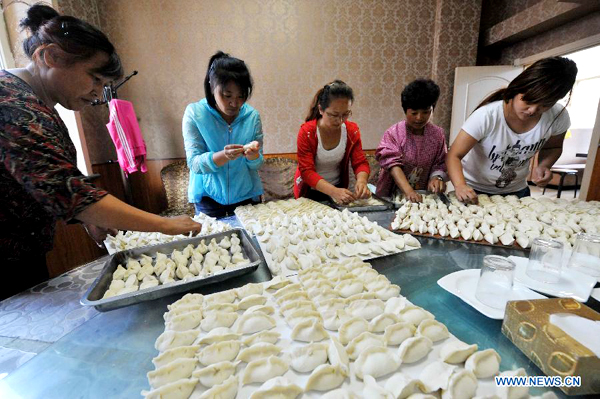 Residents cook dumplings for flood relief workers in Heilongjiang