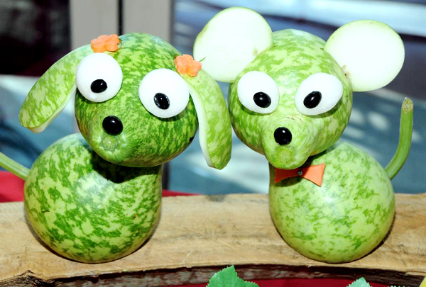 Fruit carving contest kicks off in China's Taiwan