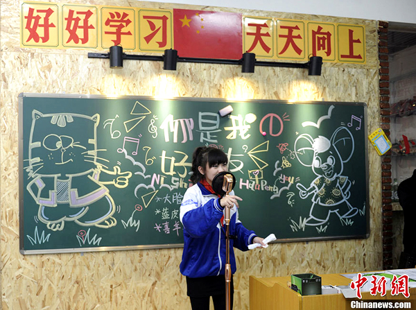 Classroom-themed restaurant for nostalgic generation