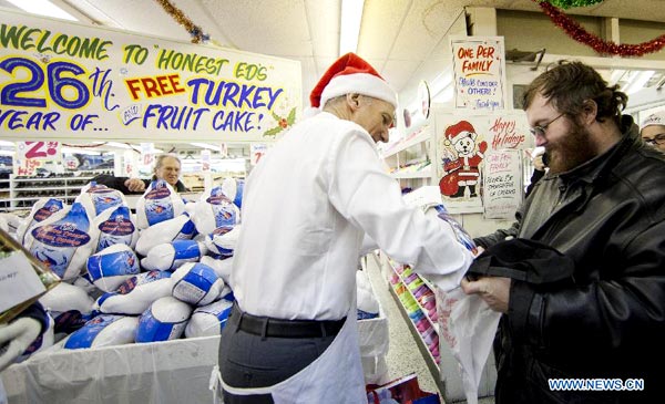 Pre-Christmas turkey giveaway event held in Toronto