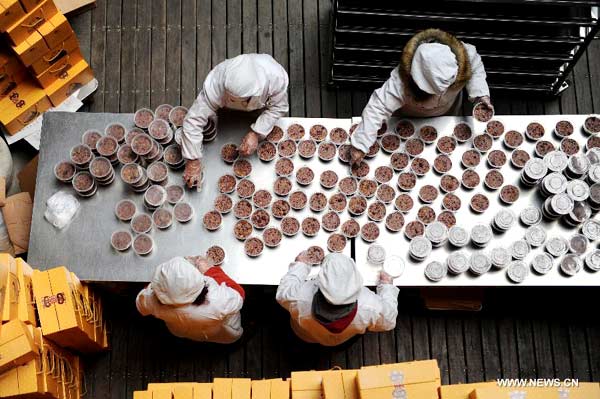 Temple in Hangzhou offers free laba porridge