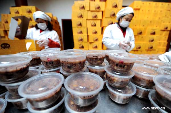 Temple in Hangzhou offers free laba porridge