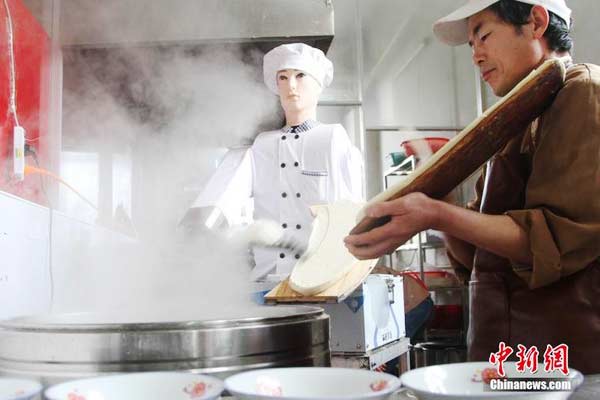 Robot makes noodles at campus canteen