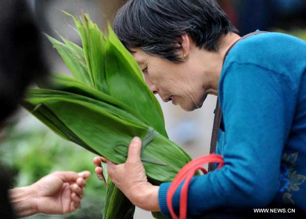 People prepare Zongzi for Dragon Boat Festival