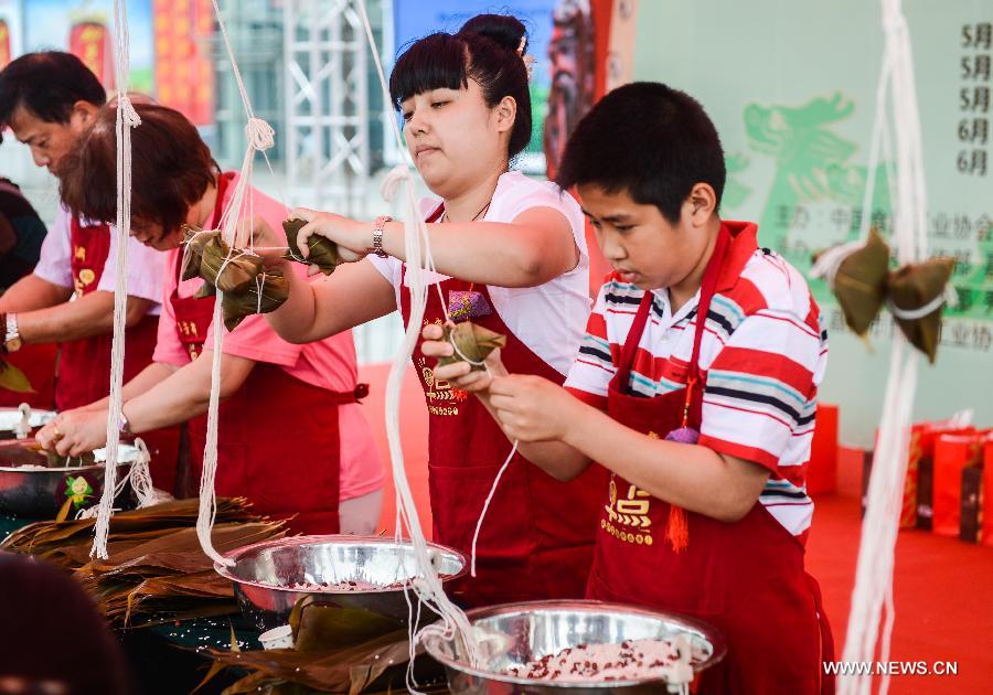 Dragon Boat Festival marked in Zhejiang