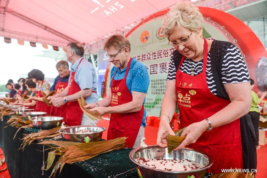 Dragon Boat Festival marked in Zhejiang