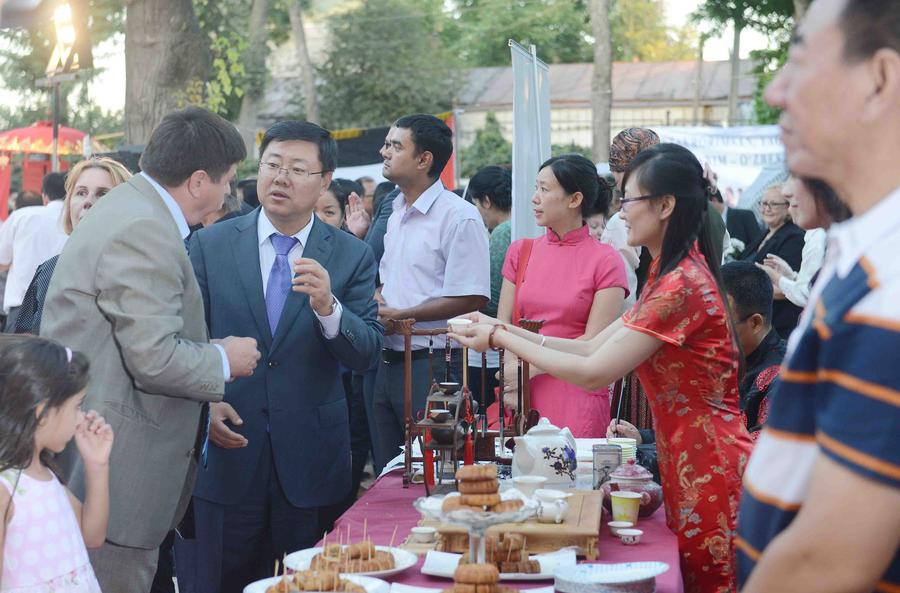 Chinese delicacies appear at food festival in Uzbekistan