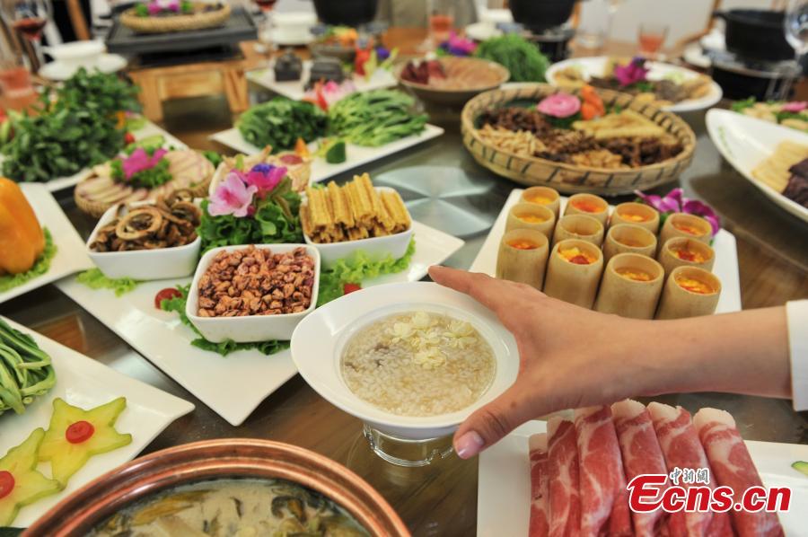Flower dishes cooked in Kunming