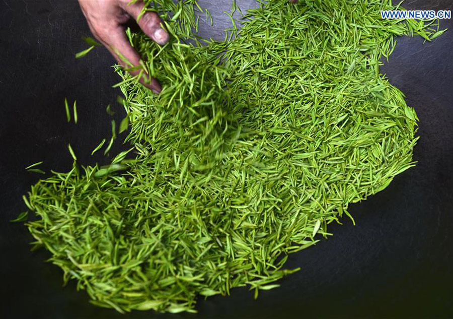 Tea making in C China's Hubei