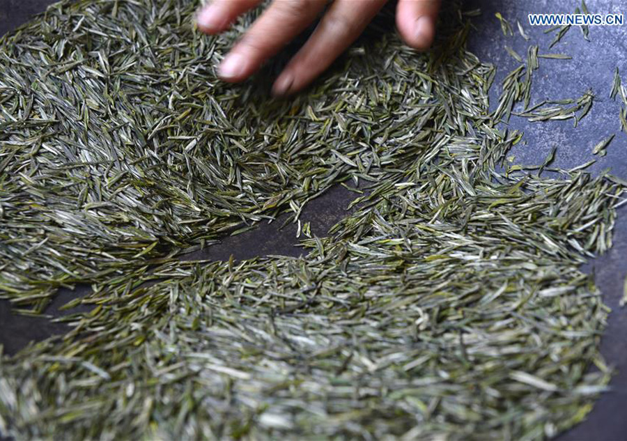 Tea making in C China's Hubei