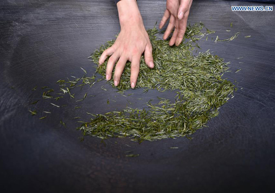 Tea making in C China's Hubei