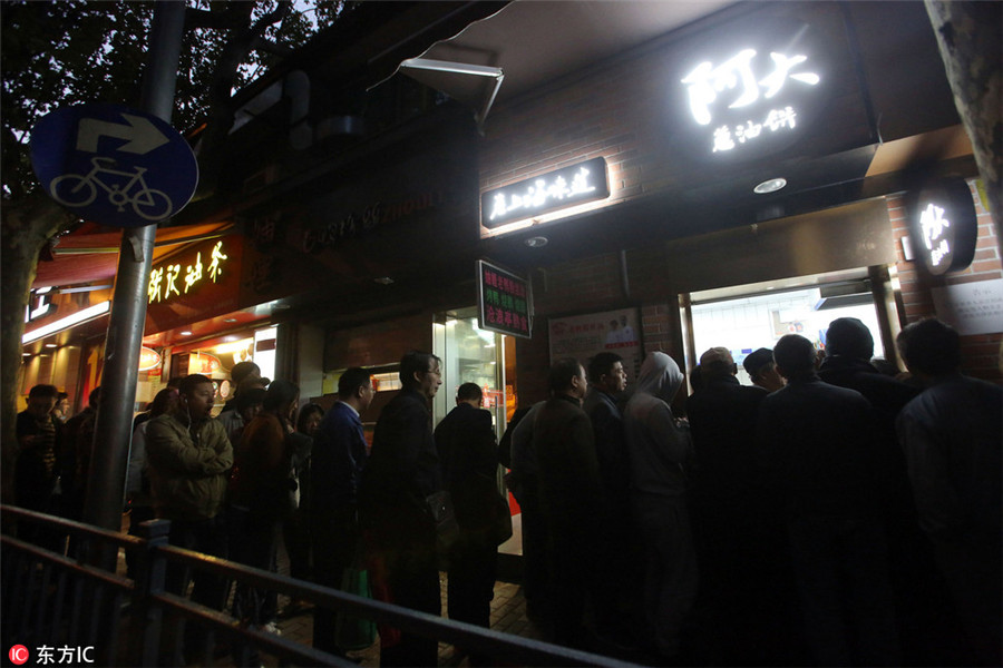 Famous Shanghai scallion pancake shop reopens with license