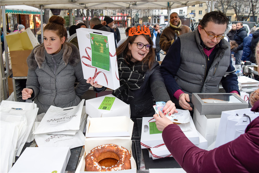 Pastry cooks participate in charity bazaar in Paris