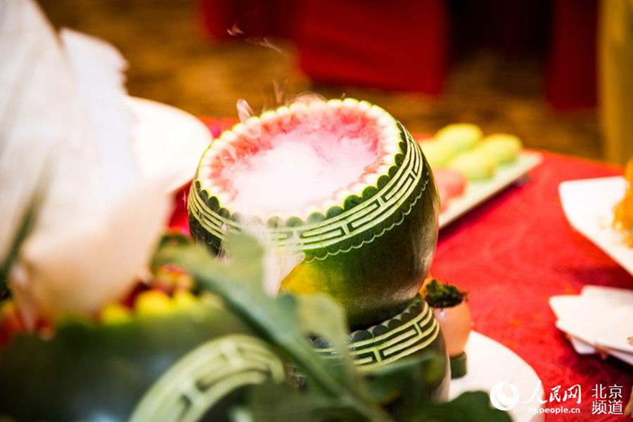 Beijing festival-goers get creative with watermelon