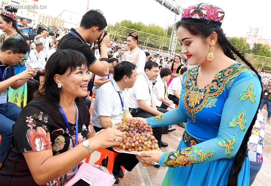 Grape festival opens at Turpan in NW China's Xinjiang