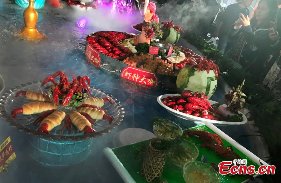 Crayfish feast held in eastern city