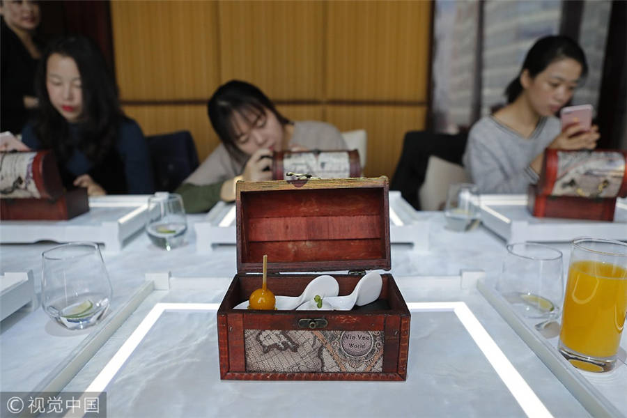 Restaurant with 3D technology opens in Shanghai