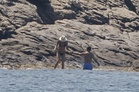 Sarkozy, wife on holiday at Cap Negre promontory