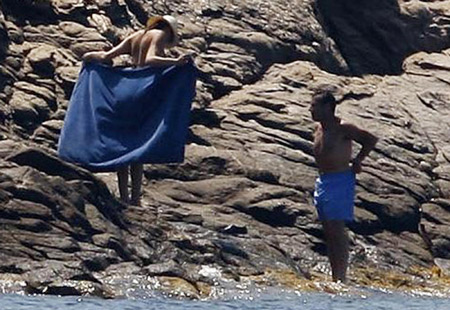 Sarkozy, wife on holiday at Cap Negre promontory