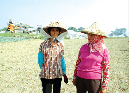 Law to be revised to keep slag, fly ash from farm soil